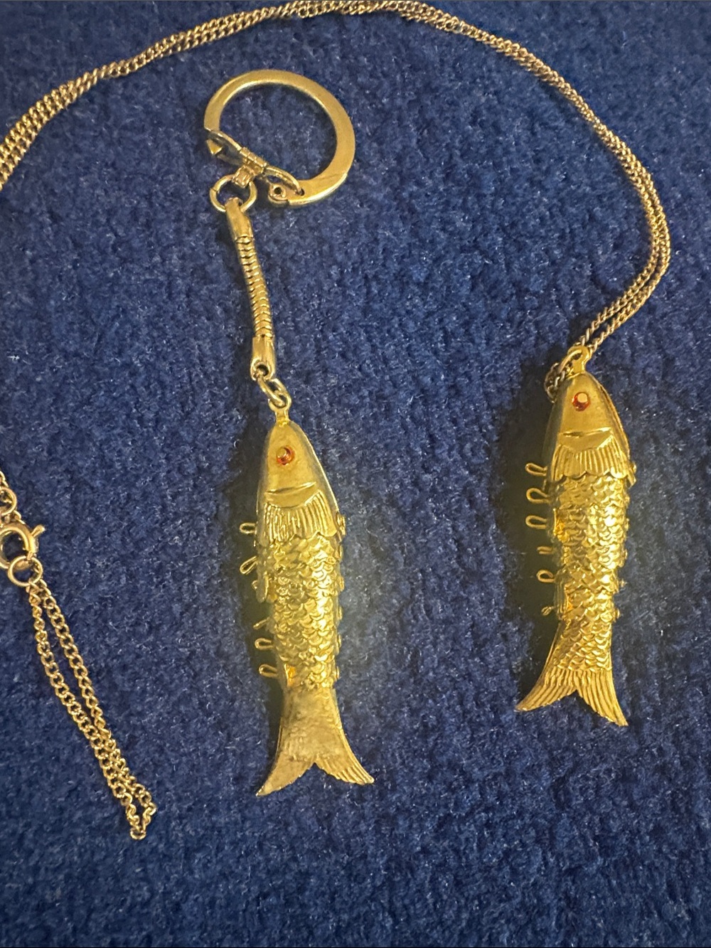 Vtg lot 2 set  gold tone articulated fish pendant chain necklace and key chain